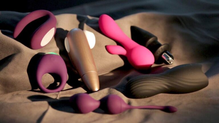 Premiers Pas dans le Monde des Sextoys : Guide Complet pour Débutants