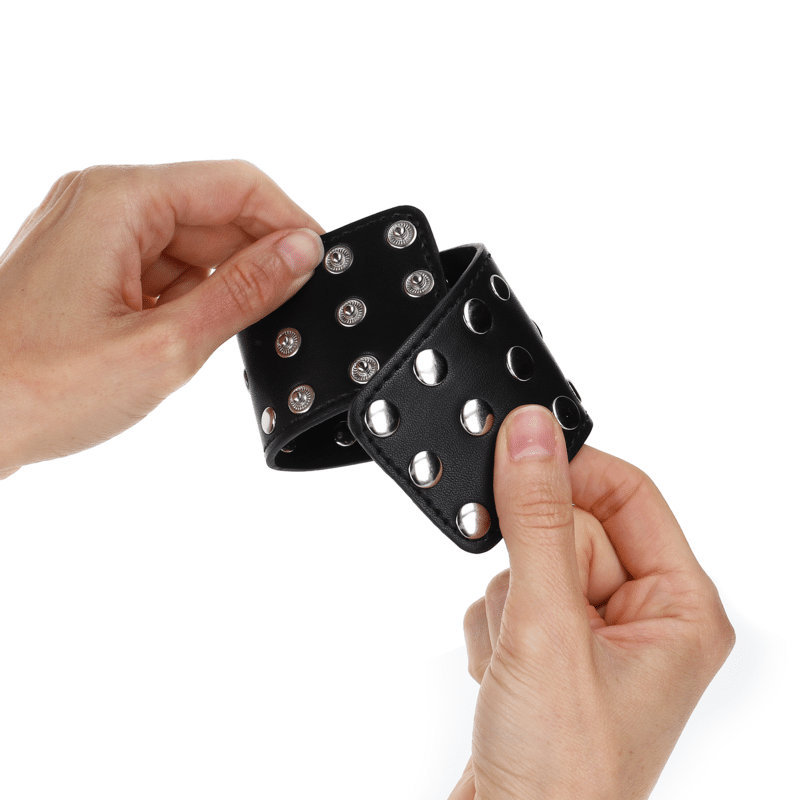 Appareils de retenue poignets avec fermeture pression pleine de rivets noir ajustable 19-24 CM X 5,5 CM — KINK, vue 2