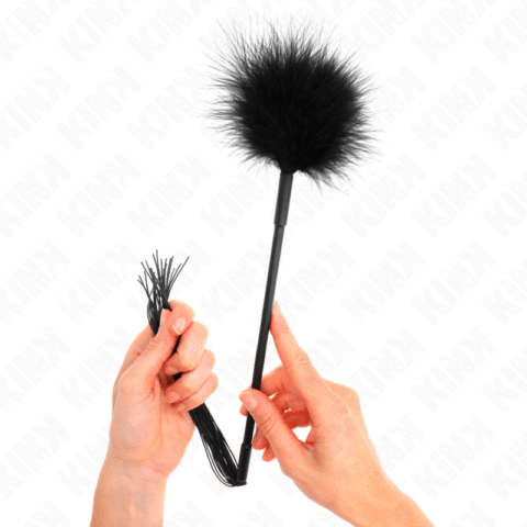 Fouet en silicone avec plumes pour chatouiller 47 cm — KINK
