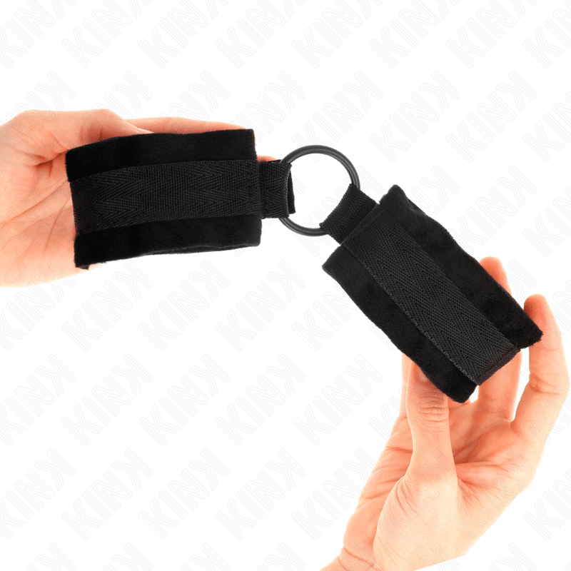Manchettes débutant fourrure 25 CM avec o-ring 4 CM noir ajustable 15-25 CM — KINK, vue 4
