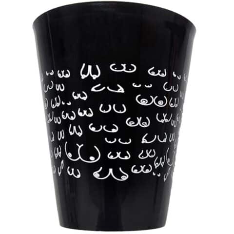 Tasse noire 500 ML avec seins blancs — DIABLO PICANTE